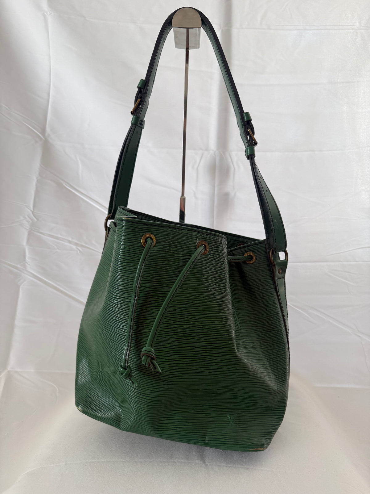 Louis Vuitton Noé Epi Leder Grün